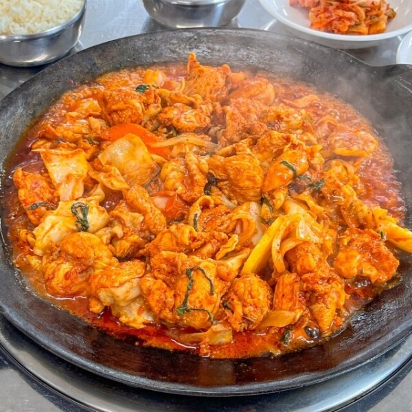 우주스토어,[30년전통] 춘천식 매콤달콤 인생닭갈비 대용량 700g X 4팩