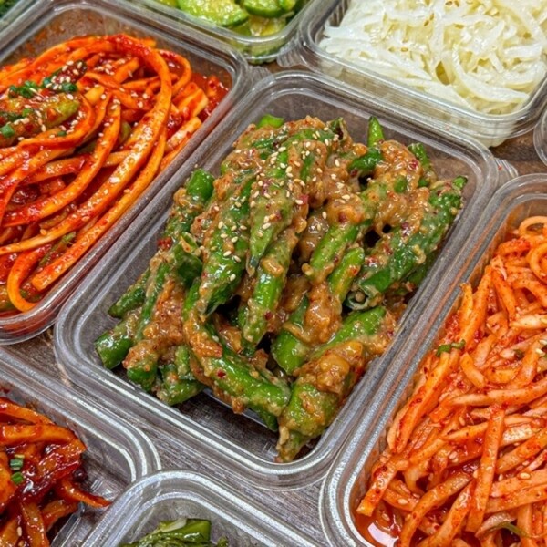 우주스토어,[맛있는집밥] 정성가득 4종 수제반찬 반찬 2번세트 (간장어묵볶음 120g, 무생채 200g, 매콤콩나물무침 210g, 오이고추된장무침 120g)
